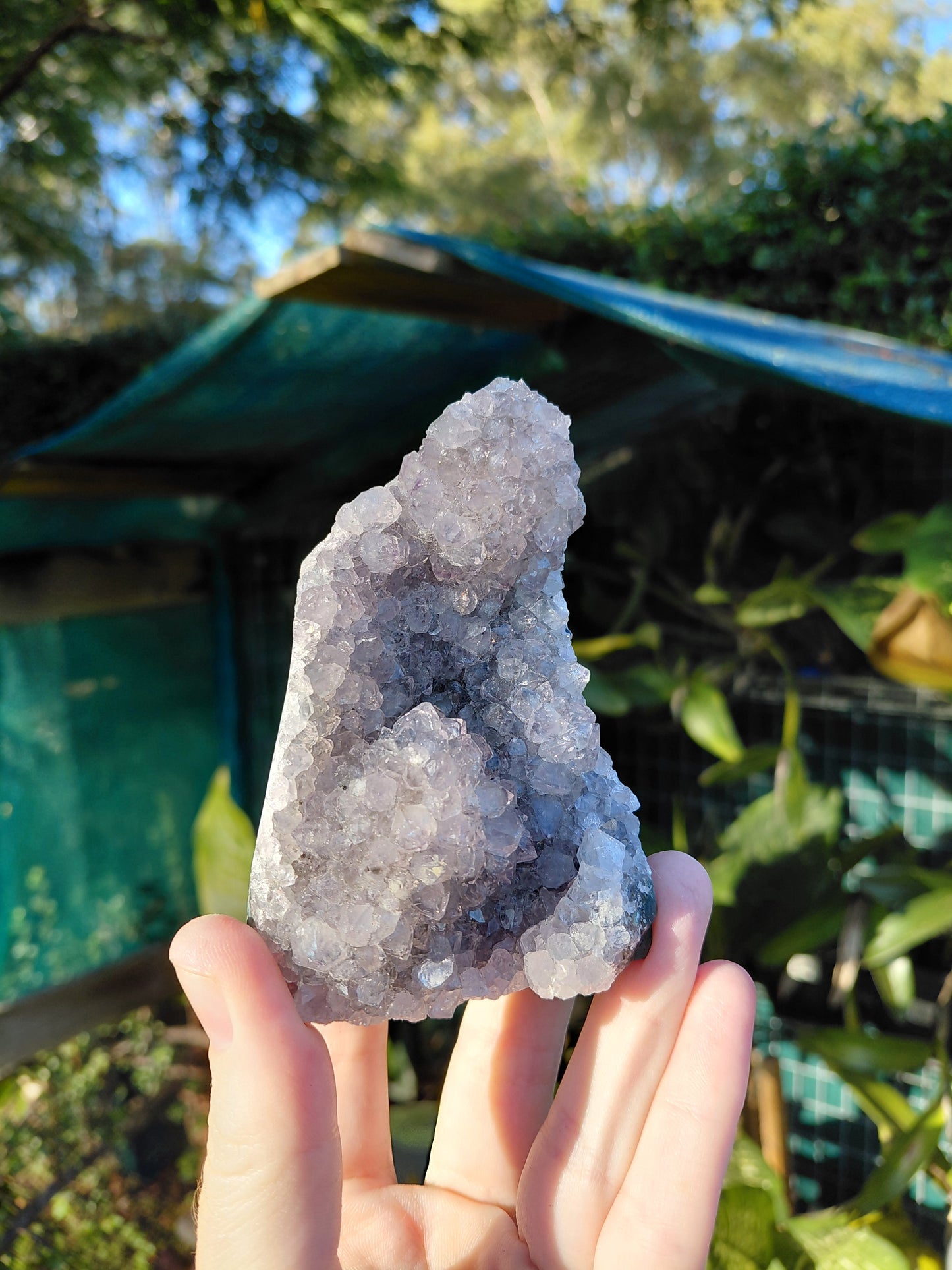 Base tallada de amatista arcoíris D