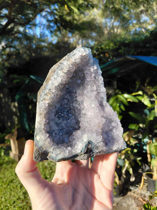 Amethyst mit geschliffener Basis H