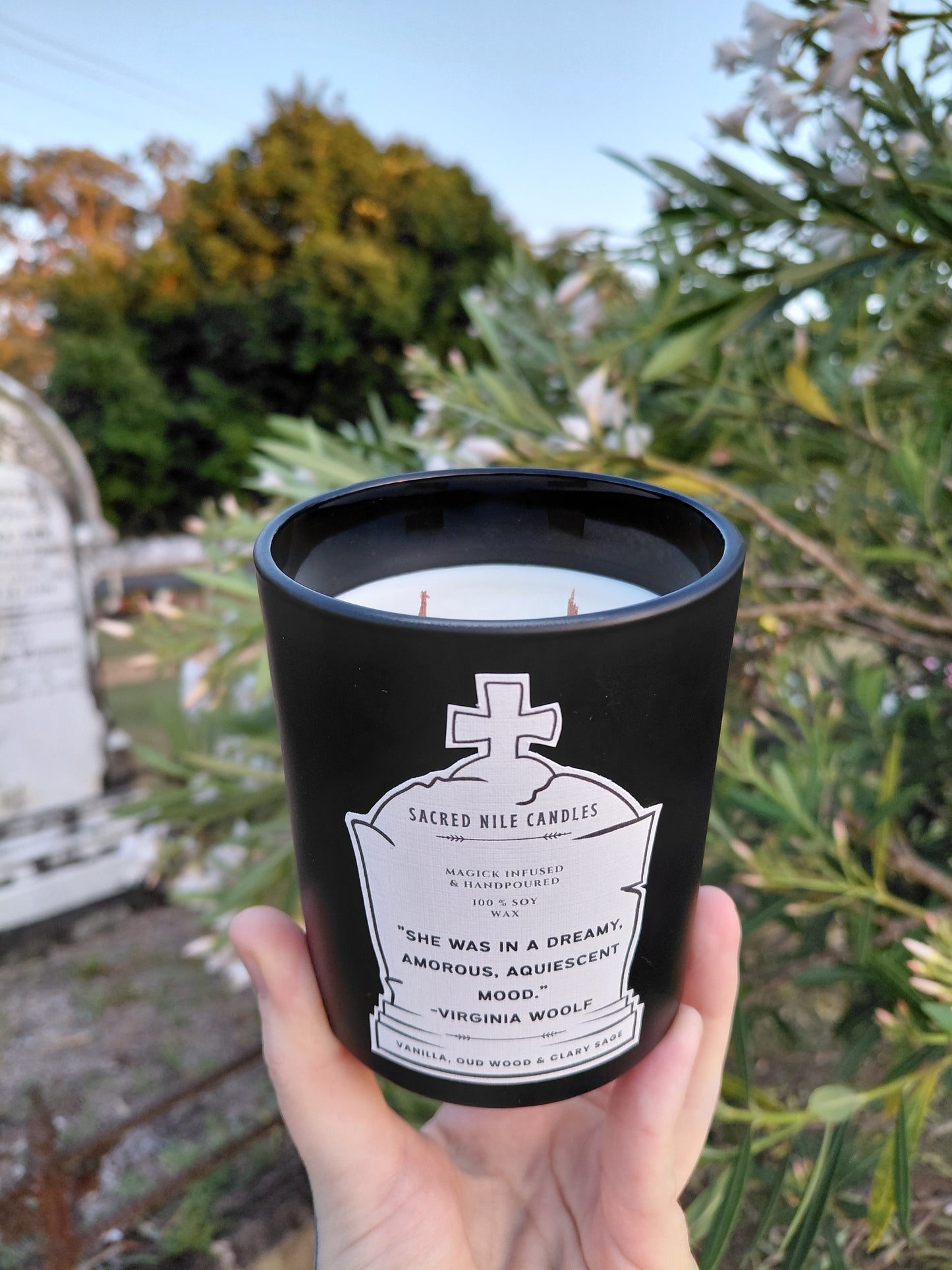 La Colección Momento Mori: Virginia Woolf - Salvia Esclarea, Madera de Oud y Vainilla
