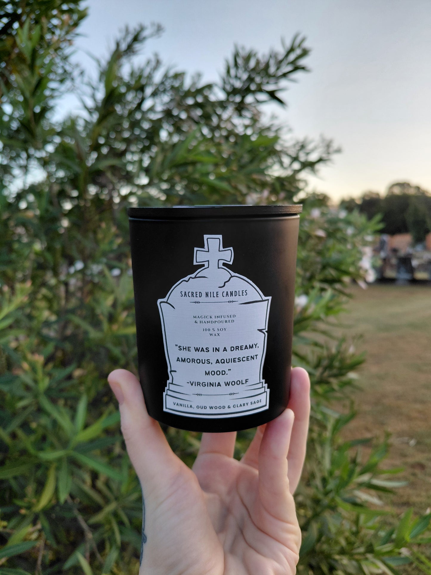 La Colección Momento Mori: Virginia Woolf - Salvia Esclarea, Madera de Oud y Vainilla