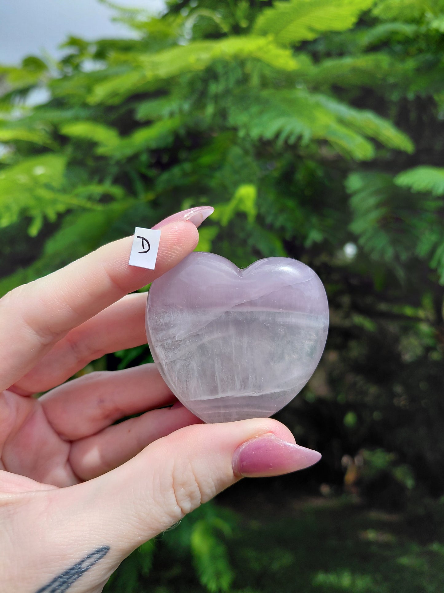 Tallado de corazones de fluorita - ¡elige el tuyo!